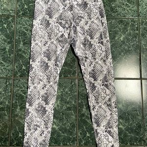 PINK white snakeskin leggings size S